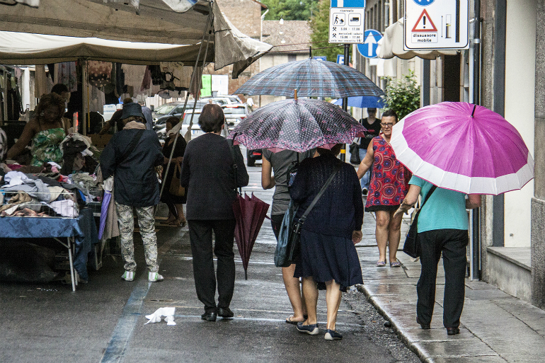 mercato-pioggia-dentro2