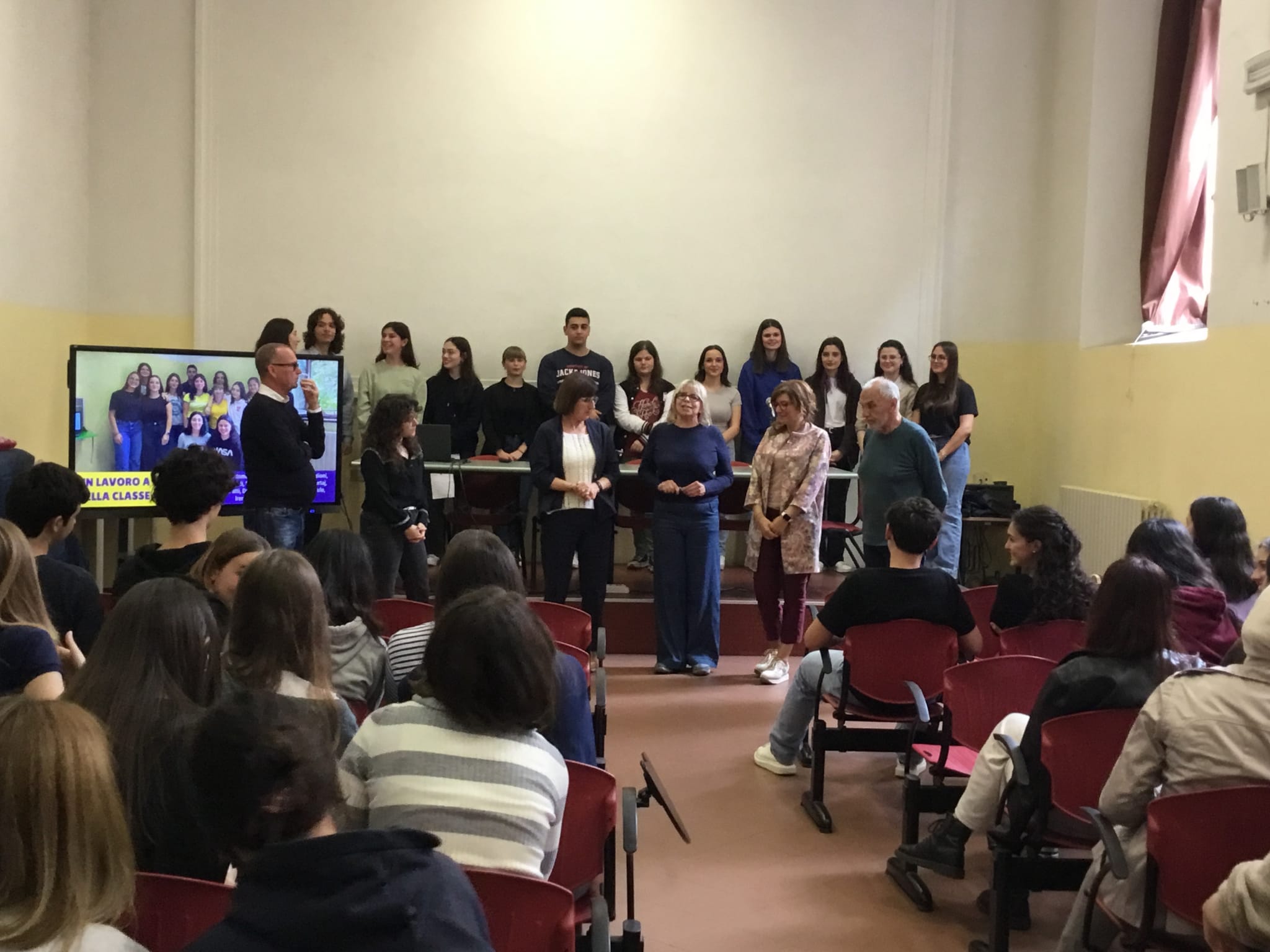 Moses 4006 - Scatola Per Imparare 50 Nodi Classici, Con 2 Corde Per Esercitarsi. Perfetto Per Tempo Libero, Sport E Vita All'aria Aperta.